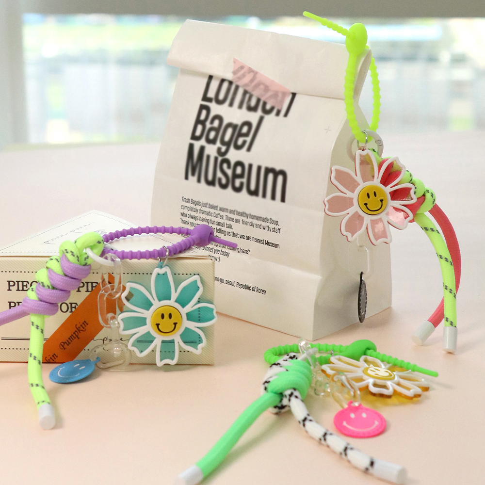BFNAYC smile flower strap keyring