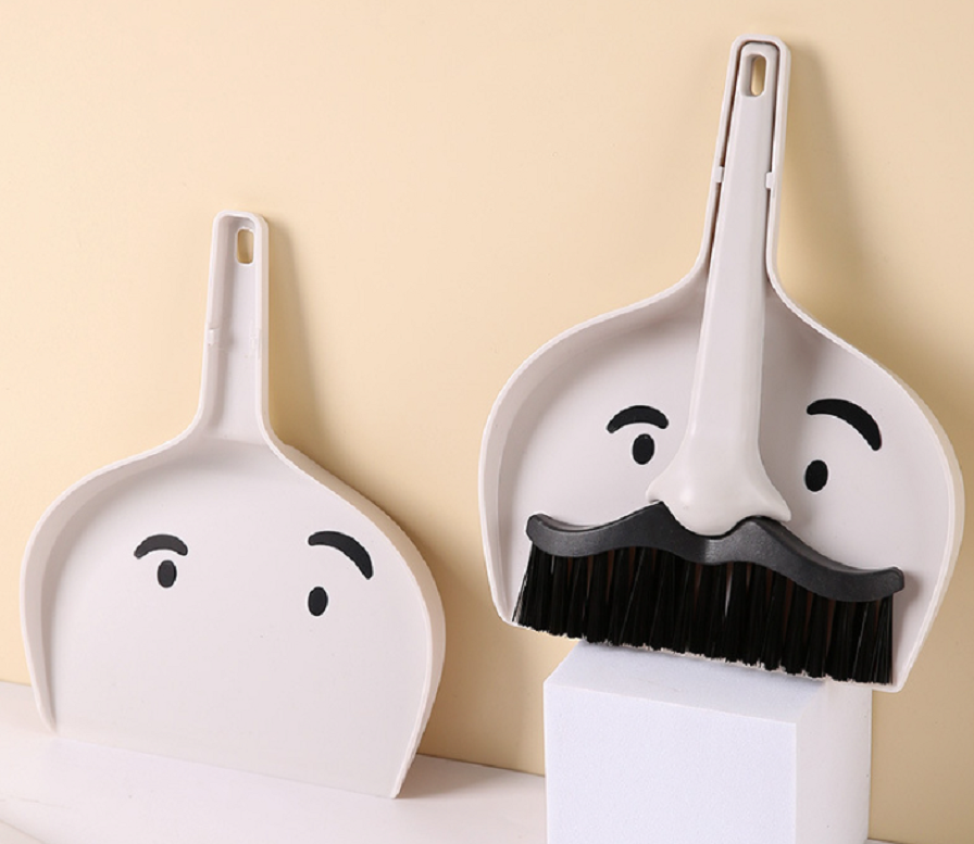 Beard Teacher's studio cleaning mini broom duster