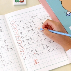 Elementary school Playful Children Writing note (lower grade)