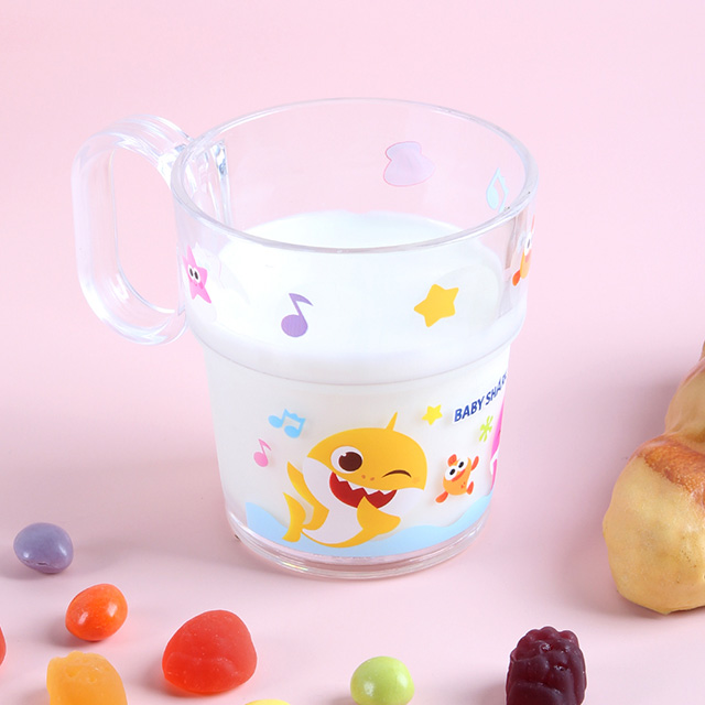 Baby shark cup for toothbrushing