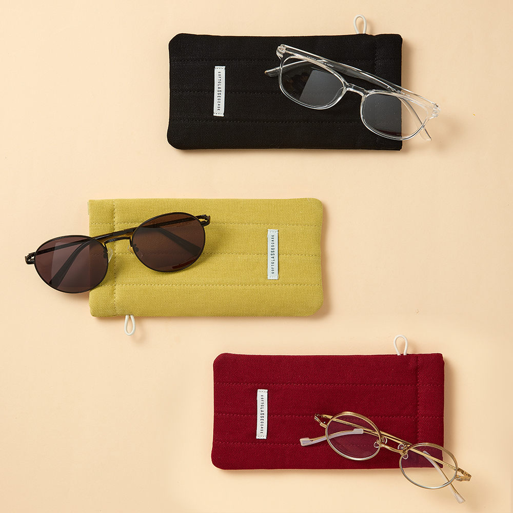 SOFT GLASSES POUCH