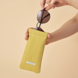 SOFT GLASSES POUCH