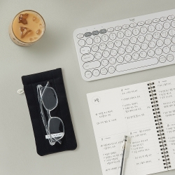 SOFT GLASSES POUCH