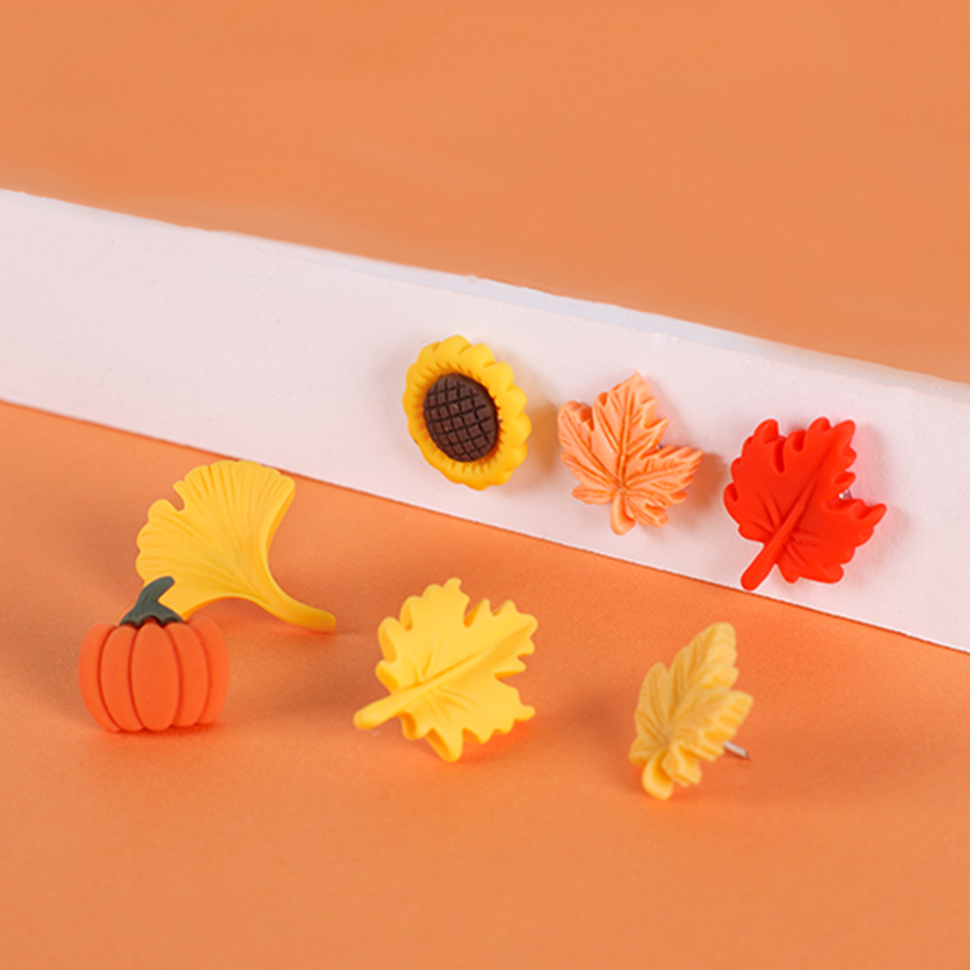 Pushpin Fallen leaf