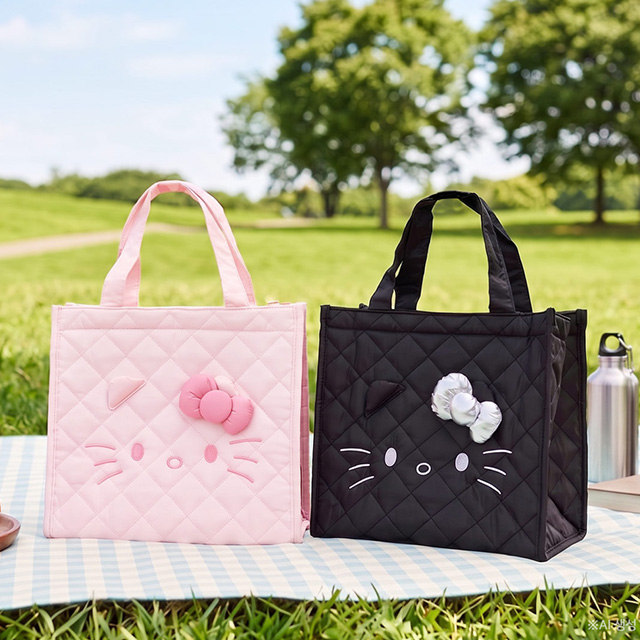 Hello Kitty Metallic Insulated Lunch Bag
