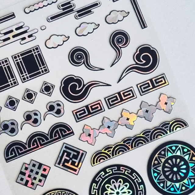 Petit Traditional Mother-of-Pearl Ornament